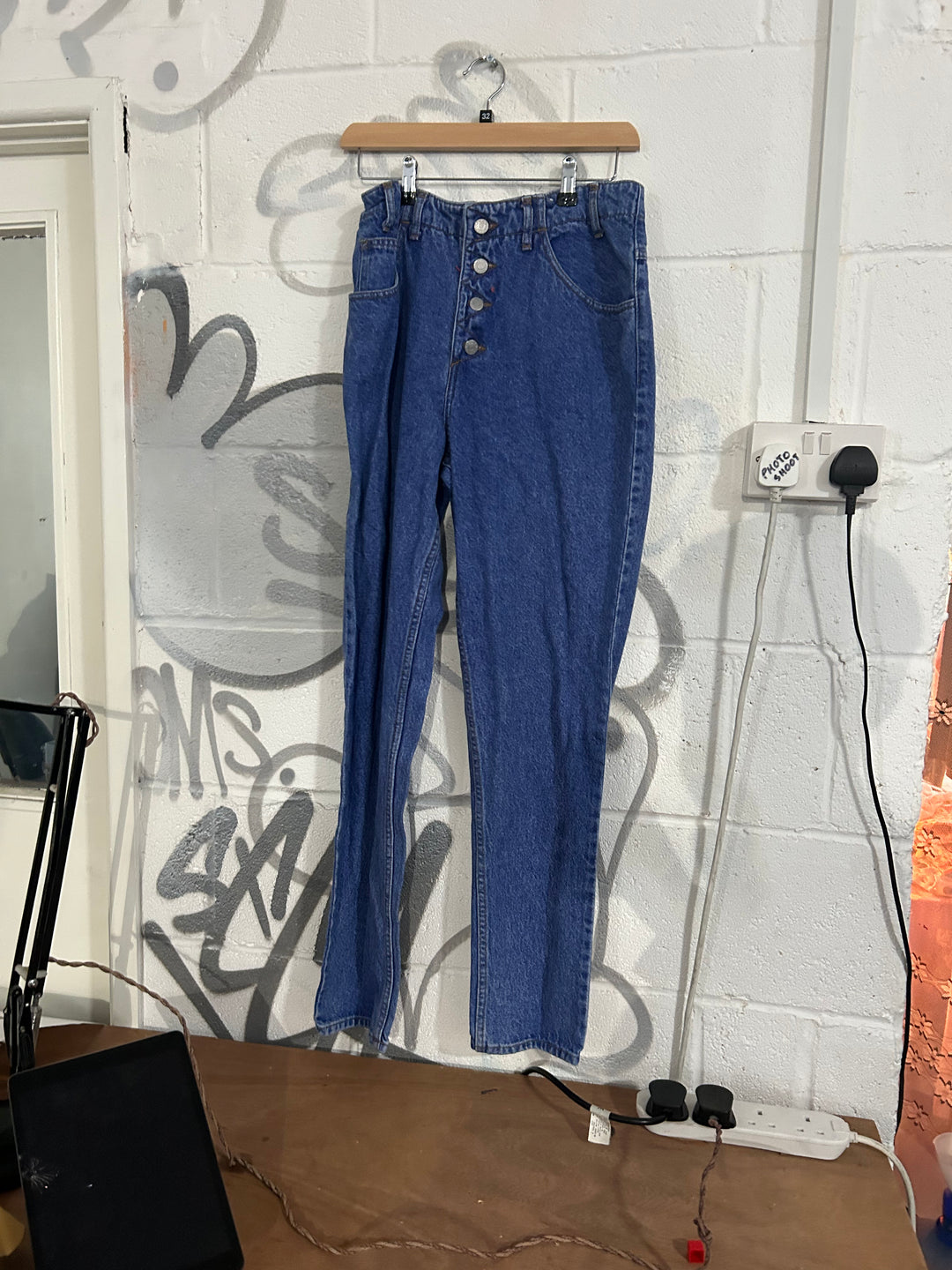 Vintage GUESS Jeans (32”)